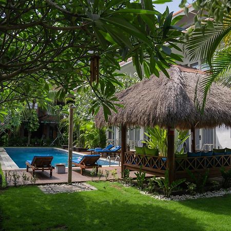 Easy Surf Camp Hotel Kuta  Exterior photo