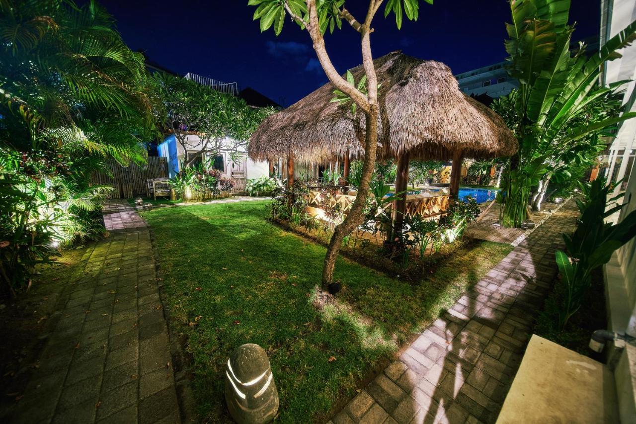 Easy Surf Camp Hotel Kuta  Exterior photo