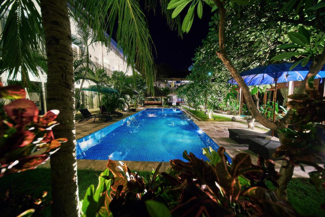 Easy Surf Camp Hotel Kuta  Exterior photo