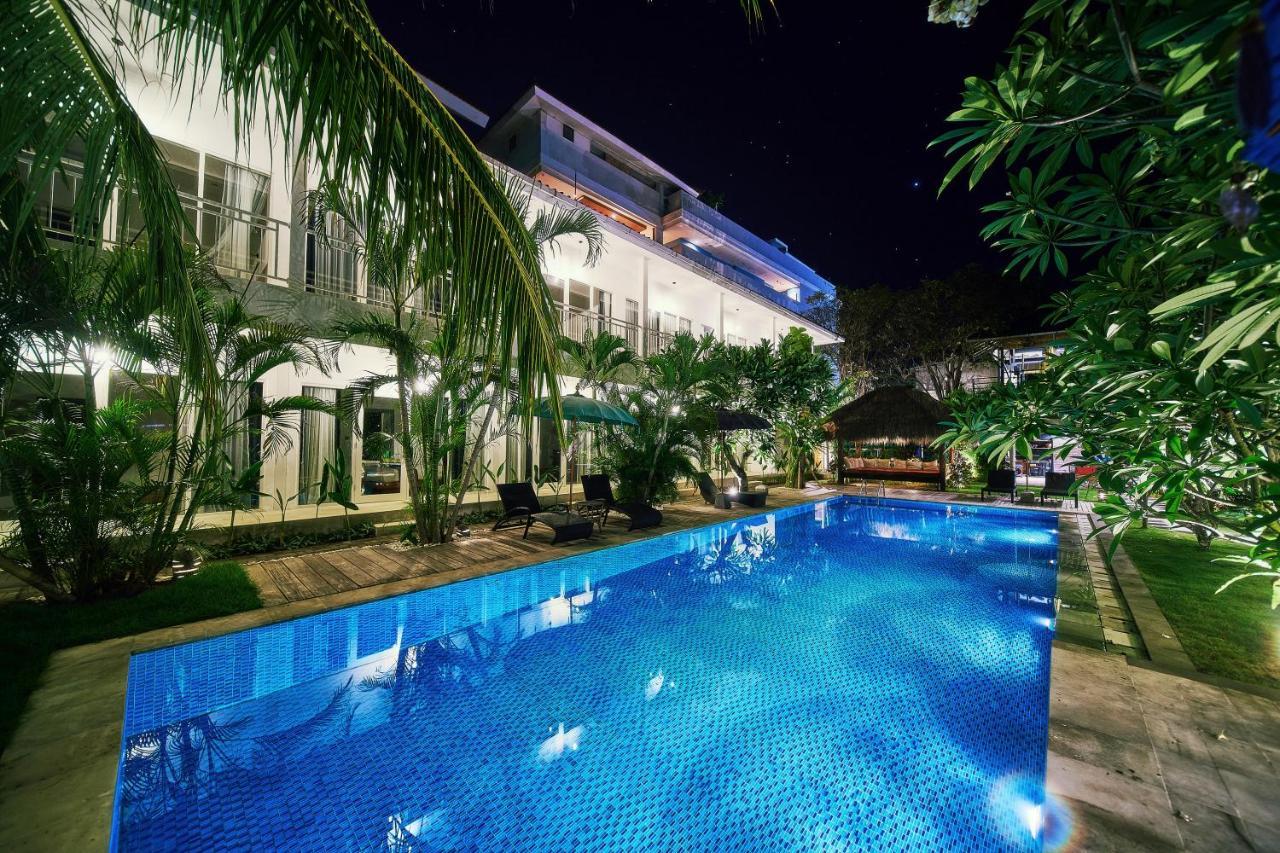 Easy Surf Camp Hotel Kuta  Exterior photo