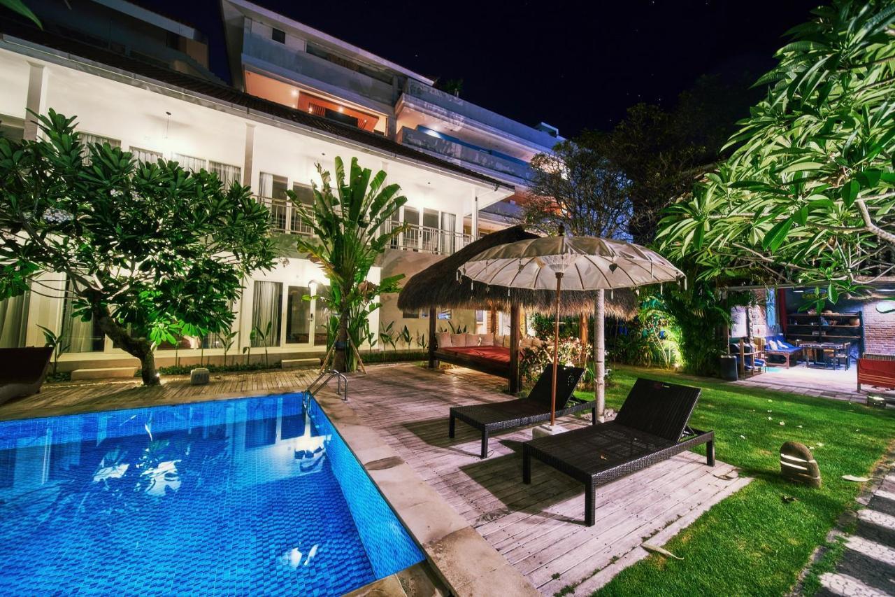 Easy Surf Camp Hotel Kuta  Exterior photo
