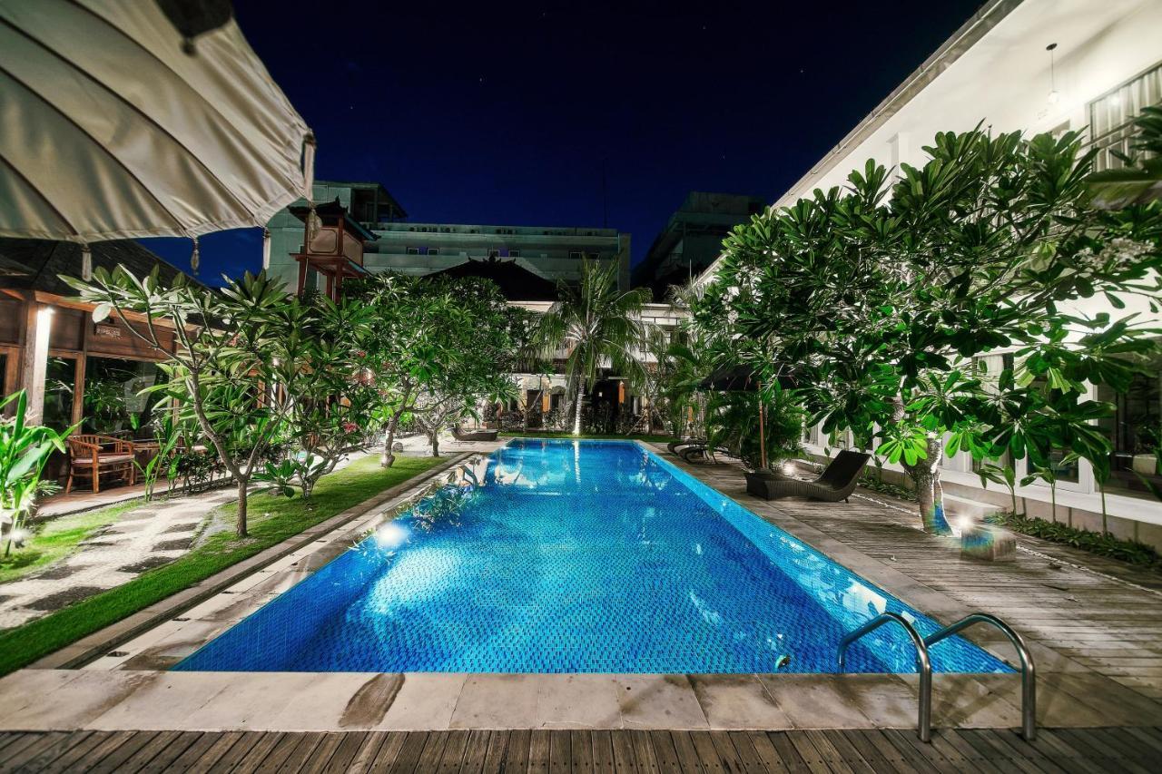 Easy Surf Camp Hotel Kuta  Exterior photo
