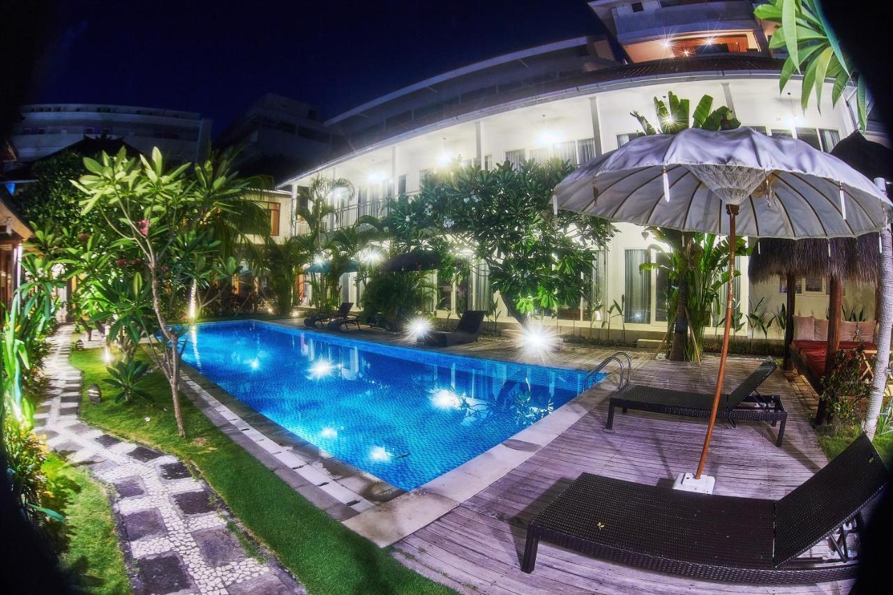 Easy Surf Camp Hotel Kuta  Exterior photo