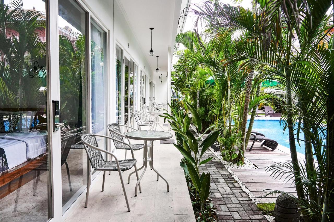 Easy Surf Camp Hotel Kuta  Exterior photo