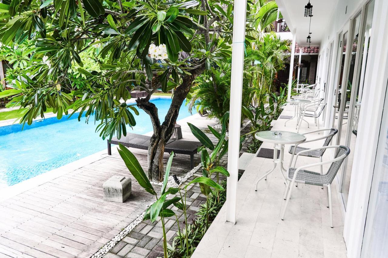 Easy Surf Camp Hotel Kuta  Exterior photo