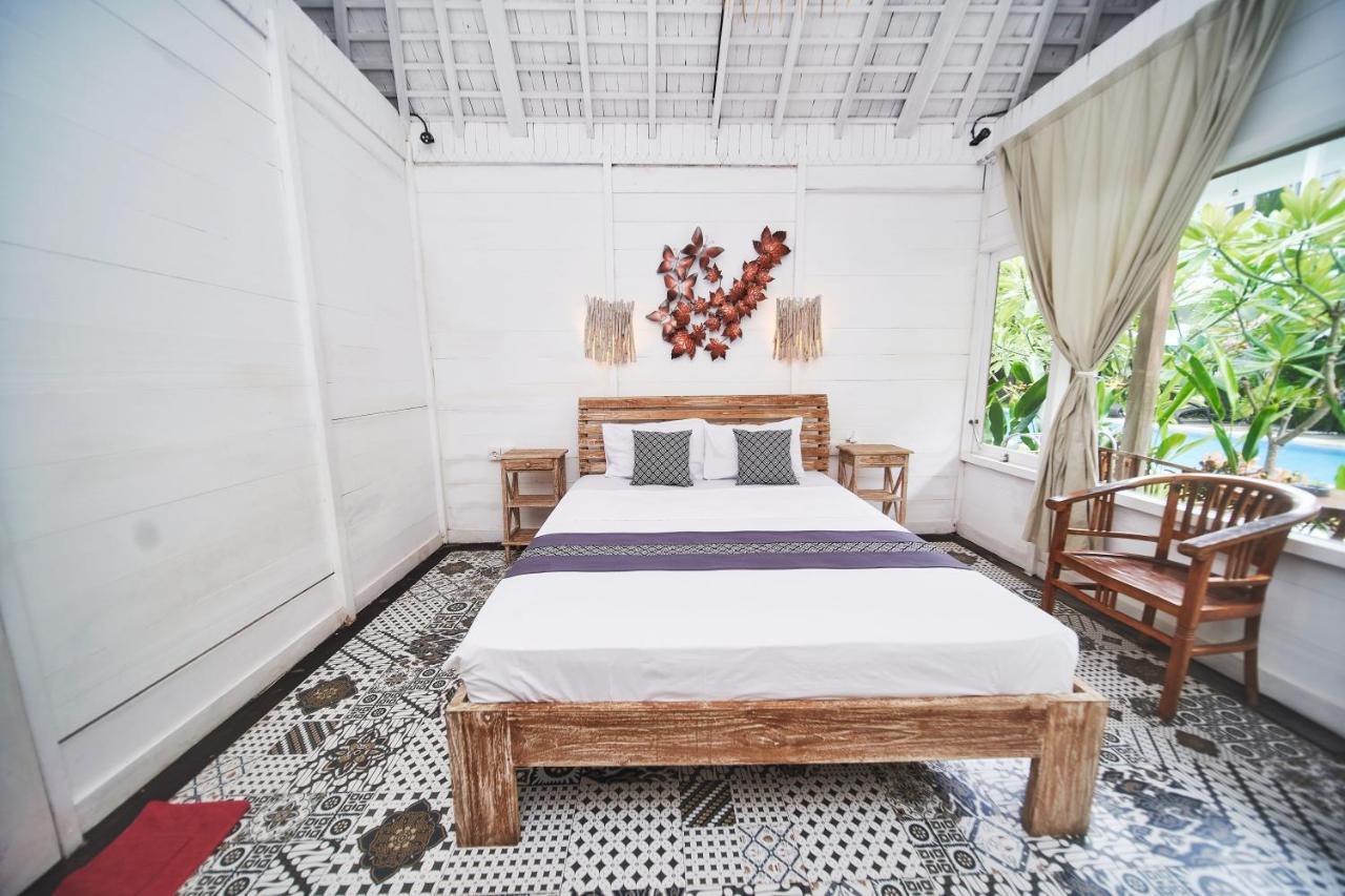 Easy Surf Camp Hotel Kuta  Exterior photo