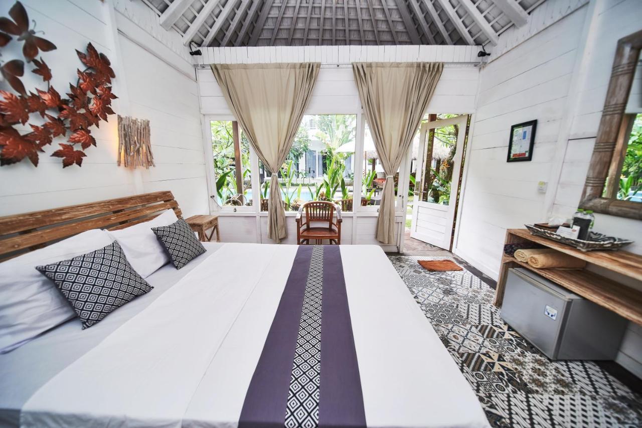 Easy Surf Camp Hotel Kuta  Exterior photo