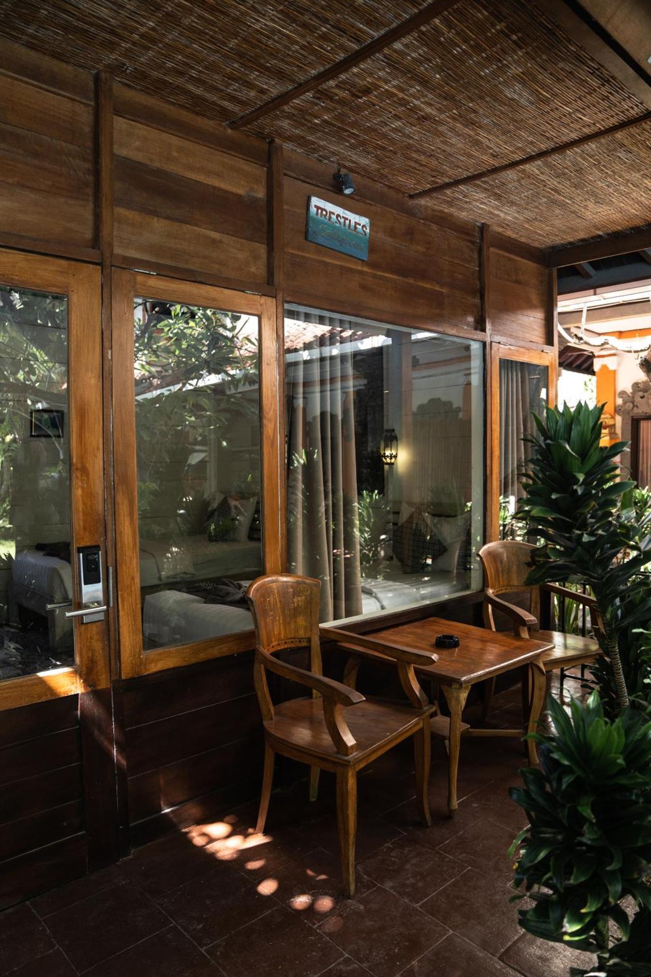 Easy Surf Camp Hotel Kuta  Exterior photo