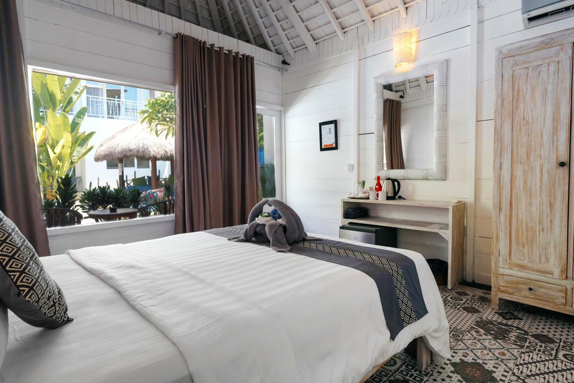 Easy Surf Camp Hotel Kuta  Exterior photo