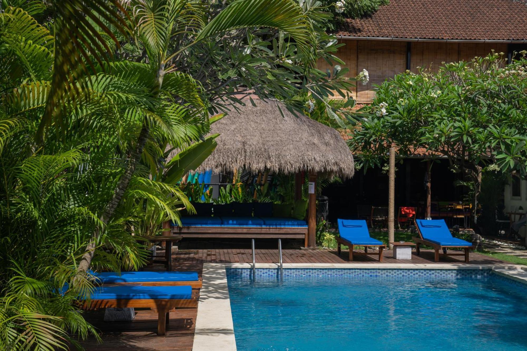 Easy Surf Camp Hotel Kuta  Exterior photo